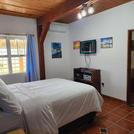 The Bnb On Triggerfish Close To The Airport Ladyville Exterior photo